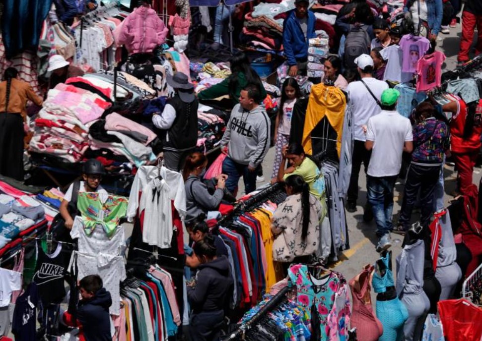Cinco camiones con presunta mercancía de contrabando fueron sacadas de San Victorino