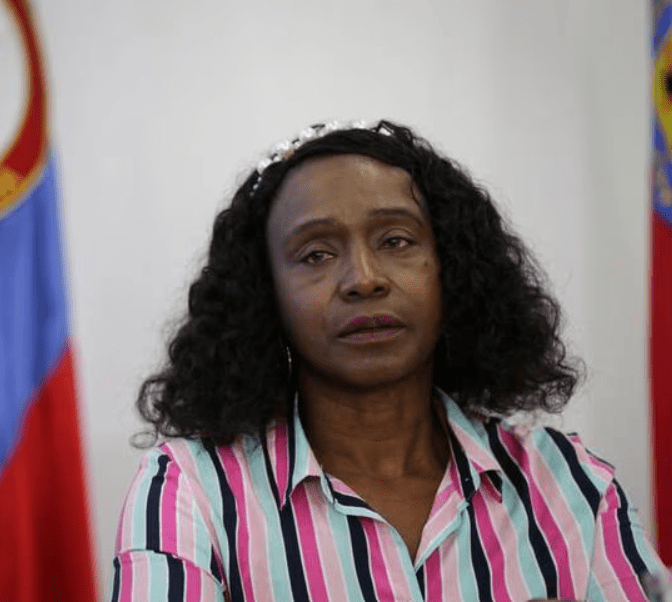 Exministra María Isabel Urrutia irá a juicio por irregularidades en contratos