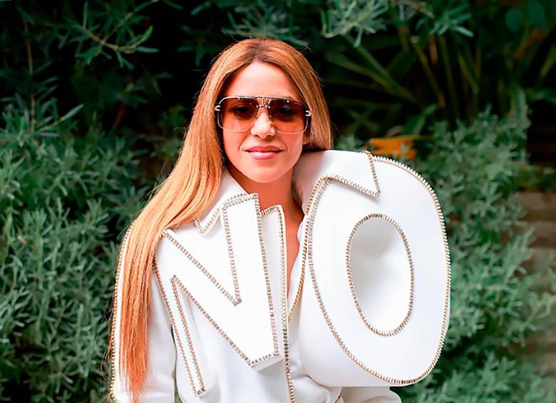 ¿Qué mensaje hay detrás del atuendo que usó Shakira durante un evento en París?