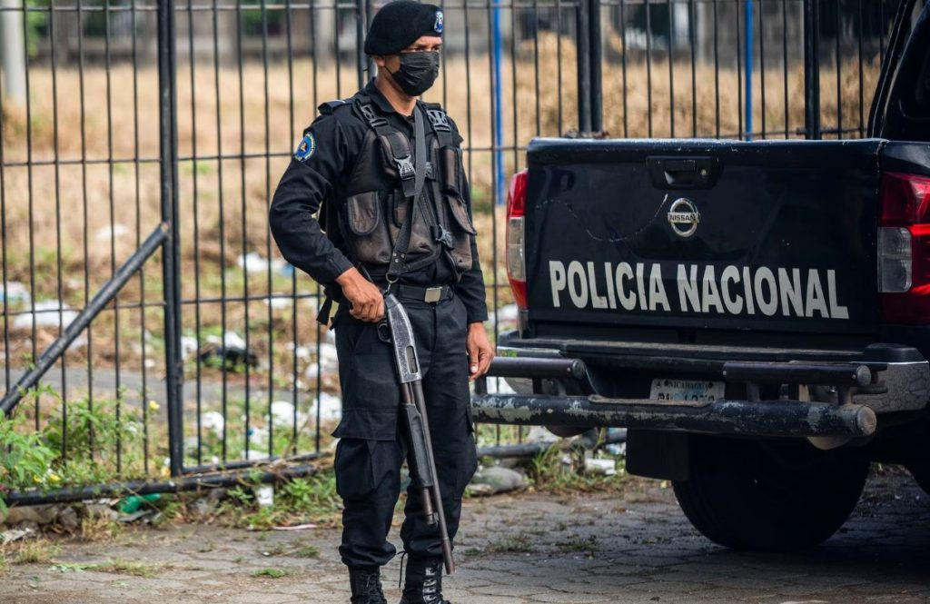 Nicaragua busca reformar la Constitución para castigar a “oficiales desertores” de la Policía