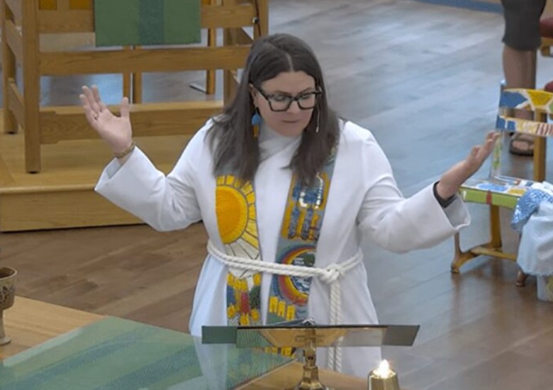 Rezo 'inclusivo': pastora luterana genera polémica al afirmar que Dios es 'no binario'