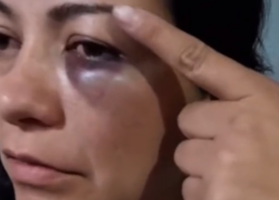 Brutal agresión de una alumna a su maestra por decomisarle el teléfono