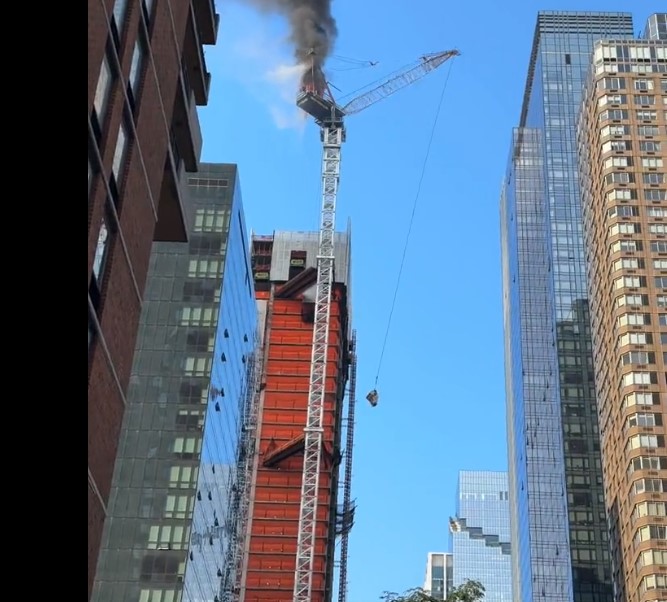 Impactante colapso de una grúa en Nueva York: dos heridos