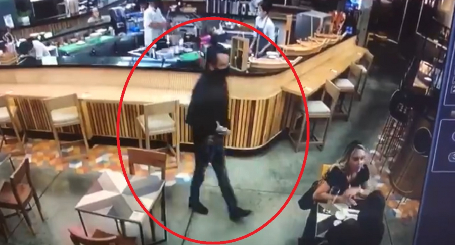 Roban en restaurante del parque de la 93 a diplomático holandés