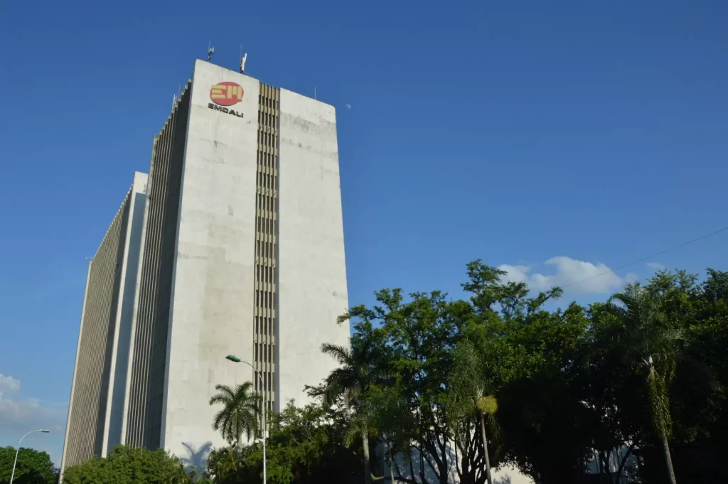 Contraloría inicia investigación por error técnico que multiplicó salarios de funcionarios públicos