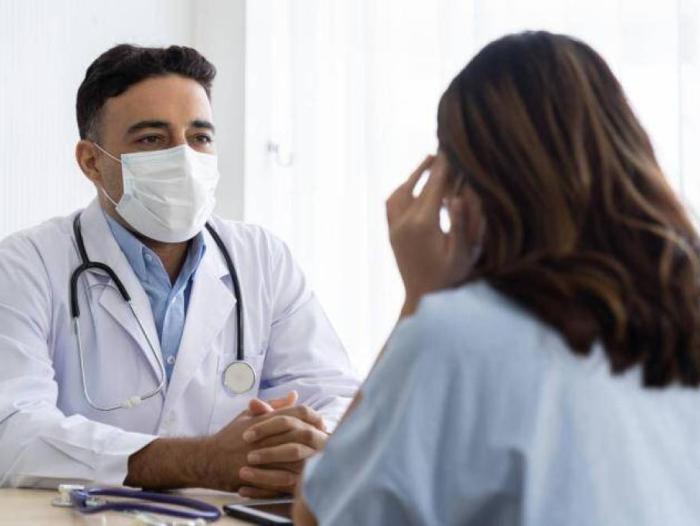 Colegio Médico Colombiano alerta sobre posible convalidación de títulos médicos de Venezuela