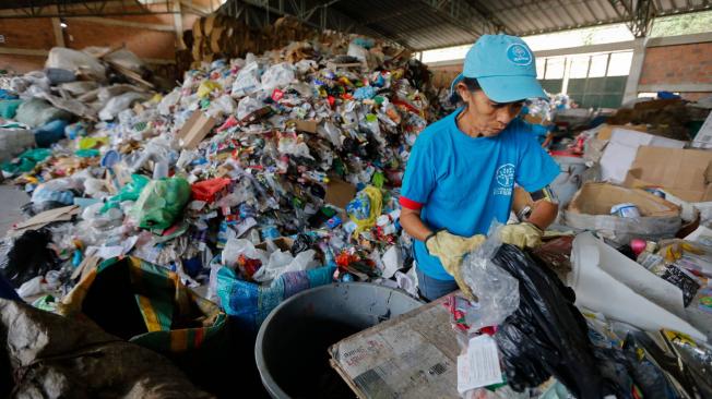 Procuraduría pide tumbar impuesto a productos plásticos de un solo uso