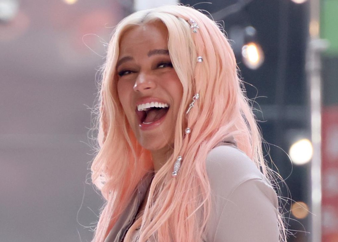 Por humo en la cabina, avión de Karol G aterrizó de emergencia en Los Ángeles