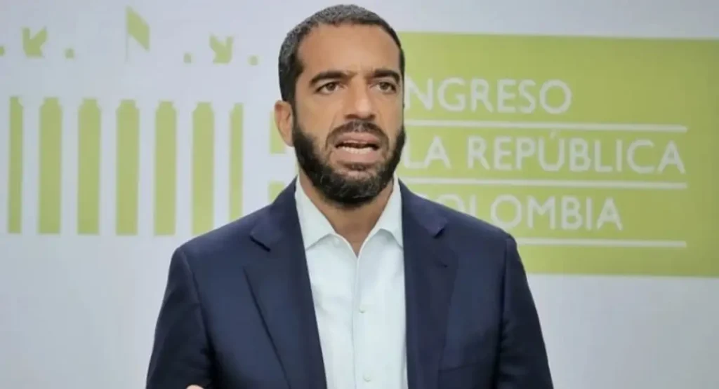 Ordenan la captura internacional contra el ex senador Arturo Char