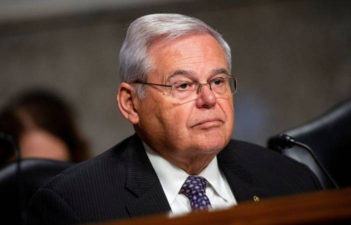 Senador demócrata Bob Menéndez es acusado de recibir sobornos