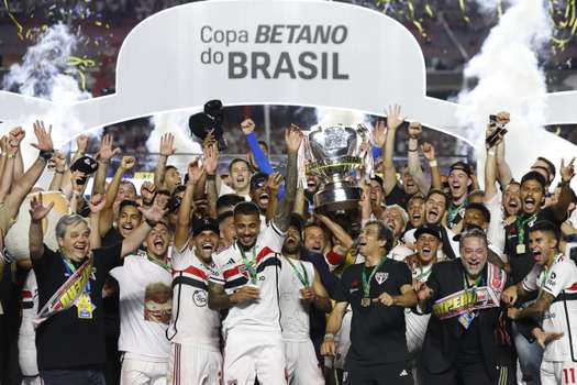 James Rodríguez logró su primer título con São Paulo de Brasil en dramático duelo con Flamengo