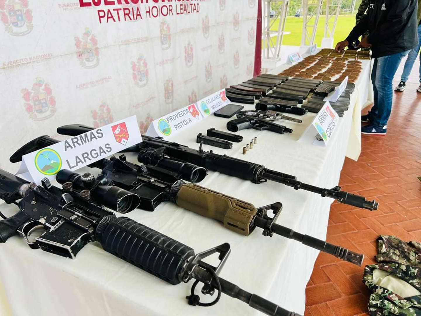 Hallan armamento: Capturan a pareja que hacía parte de disidencias de Farc en el Cauca