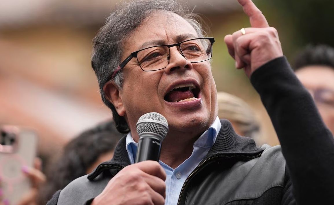 Presidente Petro suspensión de la regla fiscal ante contracción económica