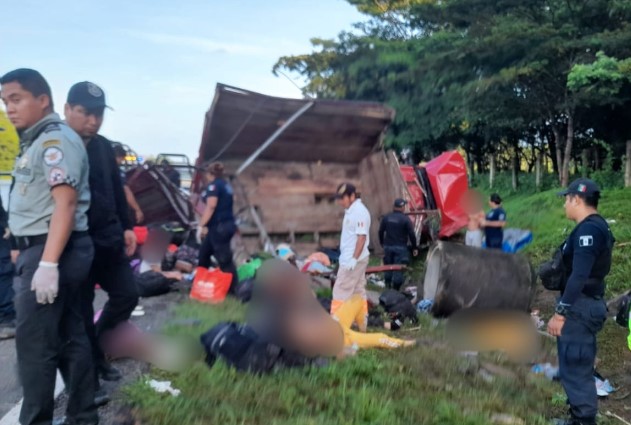 Diez migrantes que viajaban en un camión murieron en un accidente en México