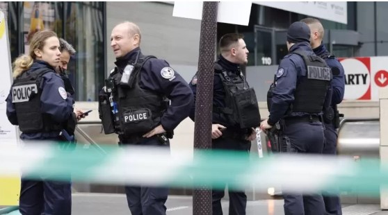 Policías disparan a mujer que amenazaba con hacer un atentado