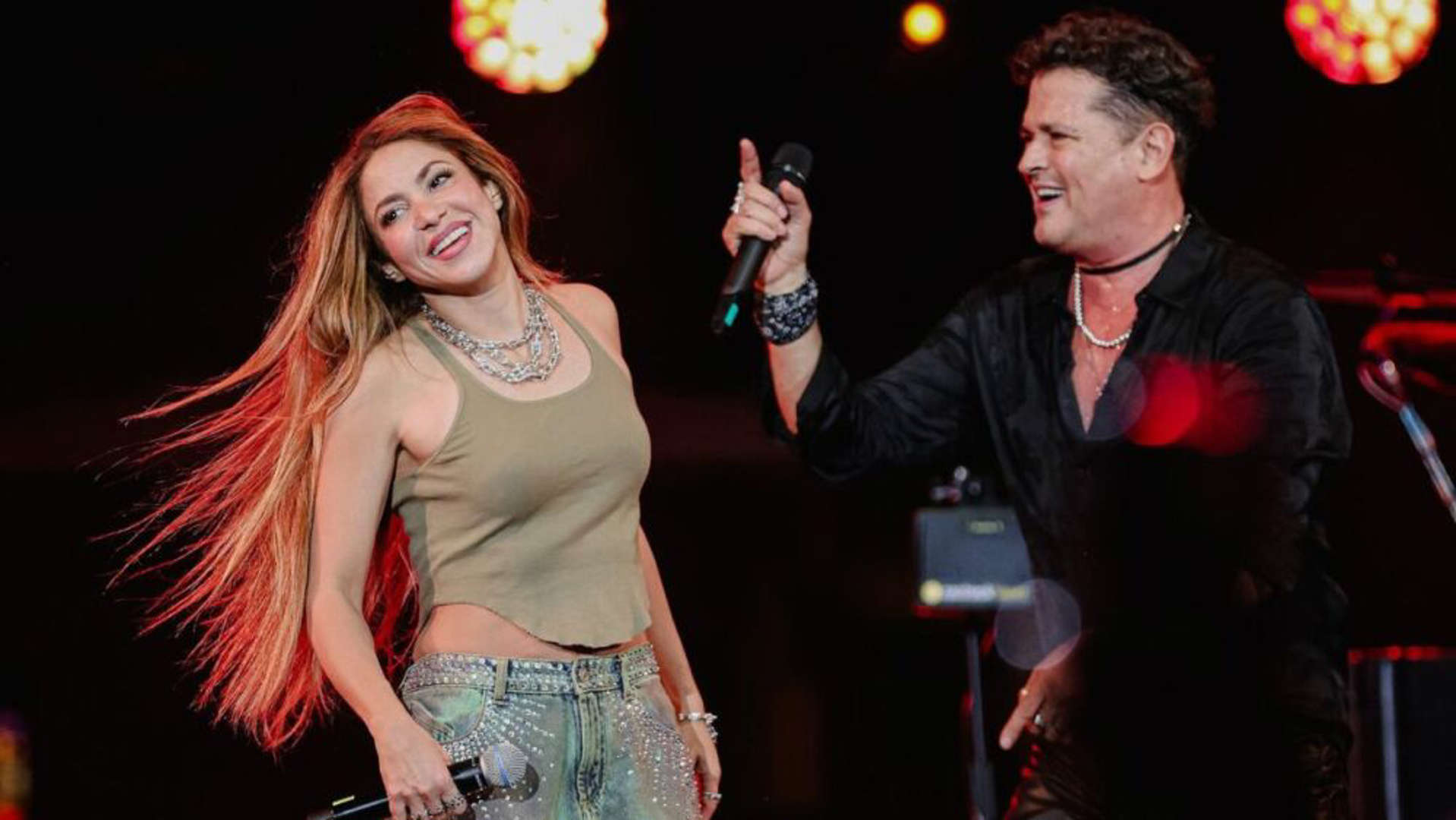 Emotiva sorpresa de Shakira a Carlos Vives en su concierto en Miami