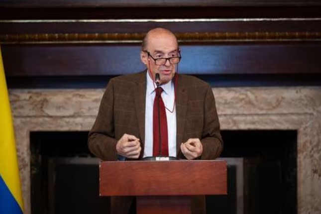 ¿Está extorsionando Thomas Greg al Gobierno?