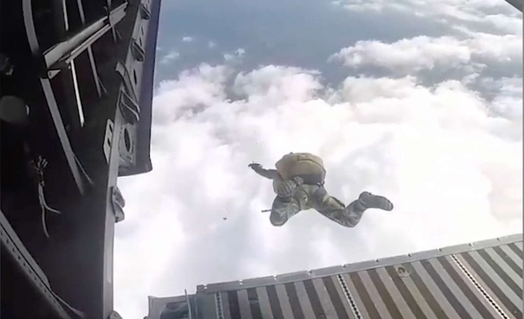 Soldado del Ejército resulta herido tras falla en paracaídas durante entrenamiento en Tolemaida