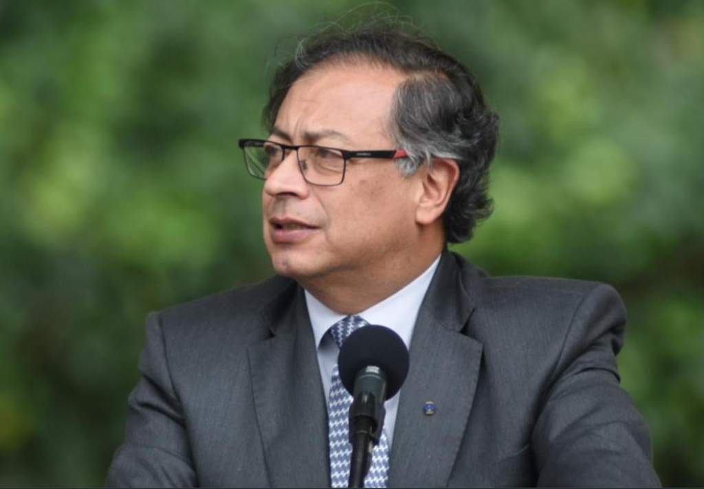 Petro se mantiene neutral en conflicto Venezuela - Guyana y hace llamado a la paz