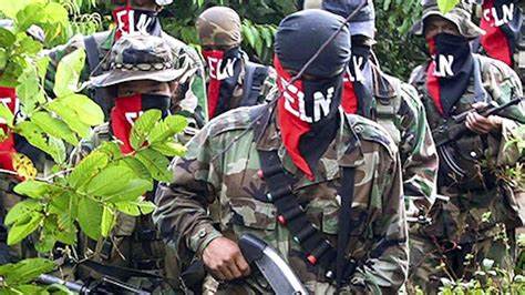 ELN capta 18.000 millones de pesos al mes por extorsión y secuestro, según inteligencia militar