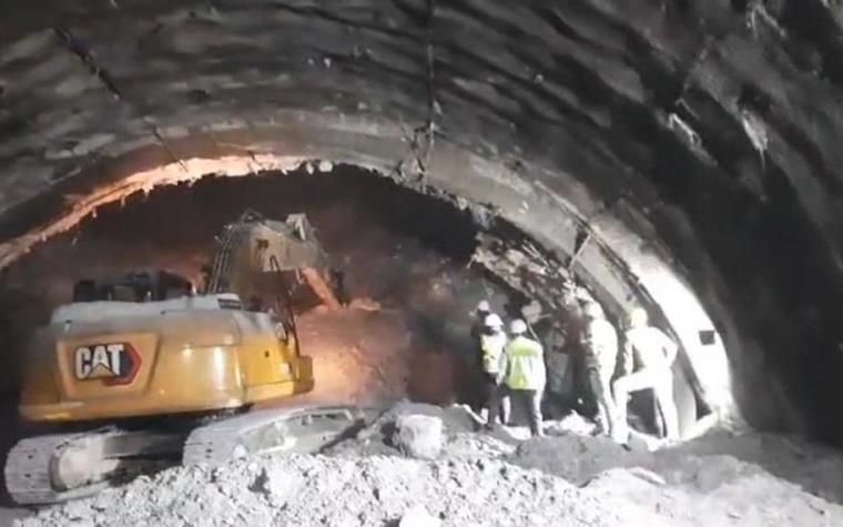 40 obreros quedaron atrapados en la India tras derrumbe de túnel