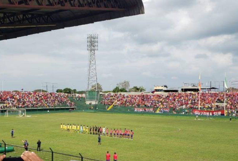 Escándalo en el fútbol por hallazgo de 5 mil dólares en el camerino de los árbitros