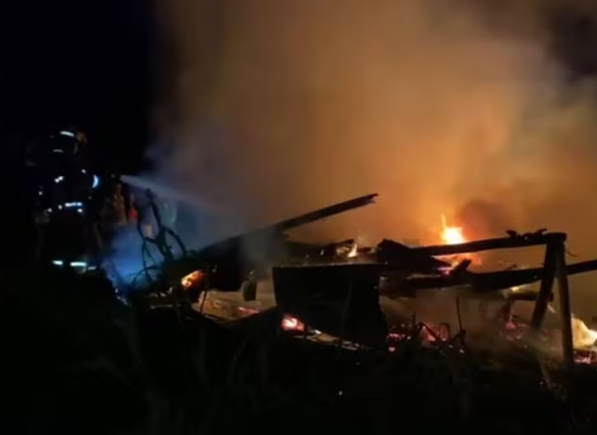 Incendio arrasa tres viviendas y deja tres víctimas mortales en Manizales