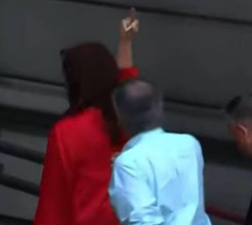 La "pistola" y otros momentos llamativos de Cristina Kirchner en la posesión de Javier Milei