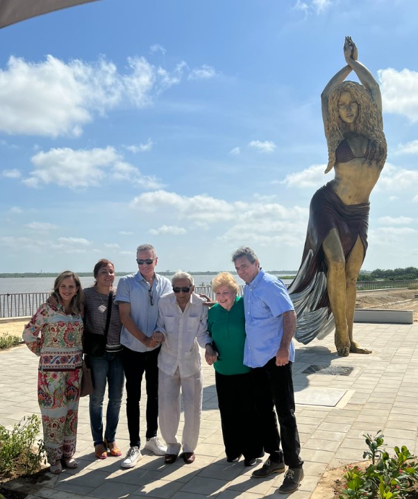 Revelan oficialmente escultura de Shakira en Barranquilla