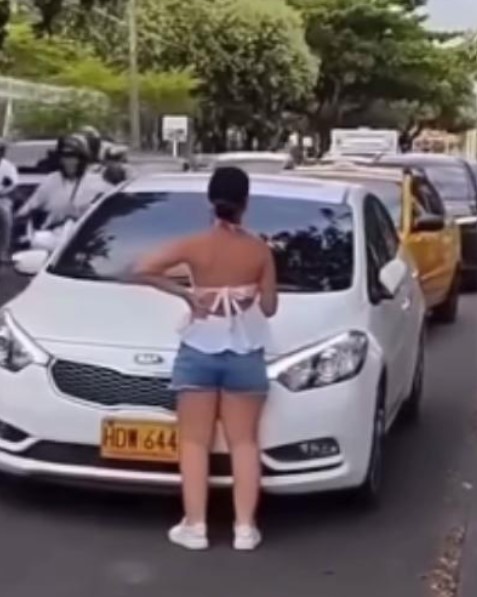 Mujer desata caos en Barrancabermeja al descubrir infidelidad de su esposo en pleno tráfico