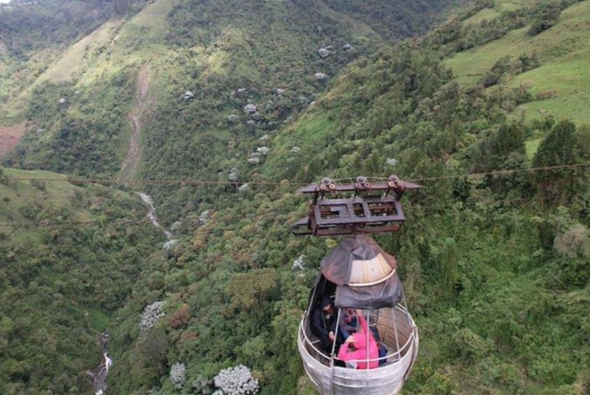 Sobre la media noche finalizó rescate de las personas atrapadas en un cable aéreo en Villamaría, Caldas
