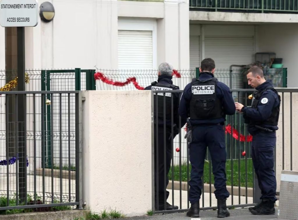 Atormentado por 'voces en su cabeza' hombre mató a su familia en París