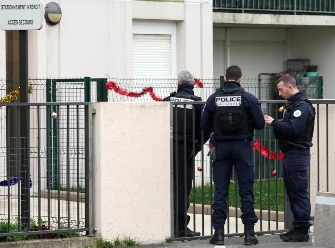 Atormentado por 'voces en su cabeza' hombre mató a su familia en París