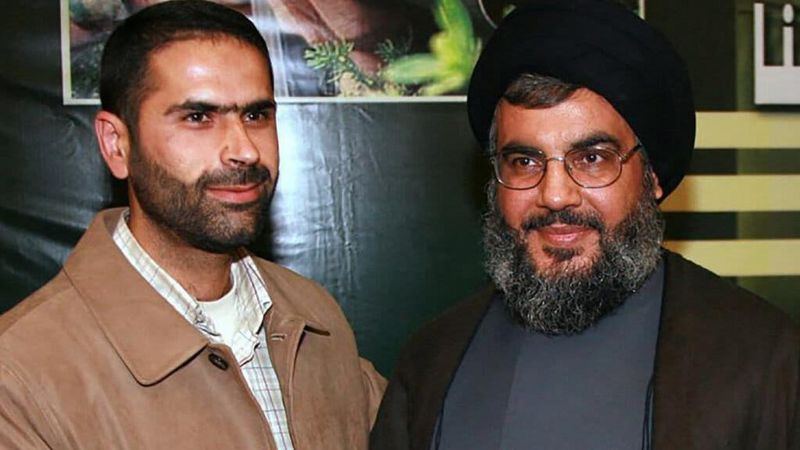 Wissam al Tawil (a la izquierda) junto al líder de Hezbolá, Hassan Nasrallah. Foto: bbc.com