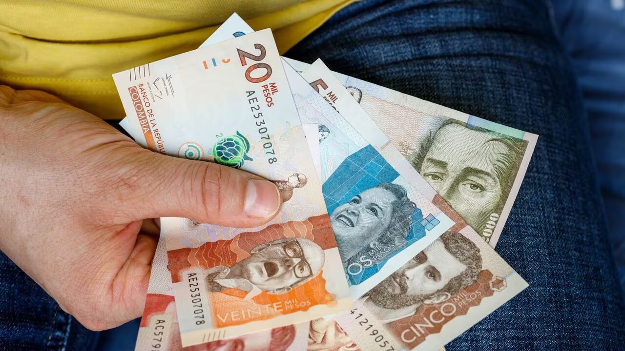 Valores de las horas extras y los recargos laborales en 2024. Foto: Getty Images/iStockphoto