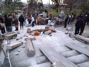 Daños en el santuario Onohiyoshi en Kanazawa, en la prefectura de Ishikawa