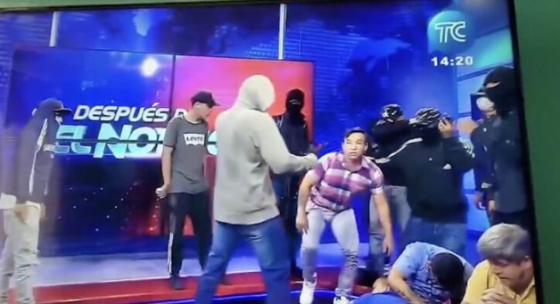 Banda armada toma canal de televisión. Foto. adnsureste.info