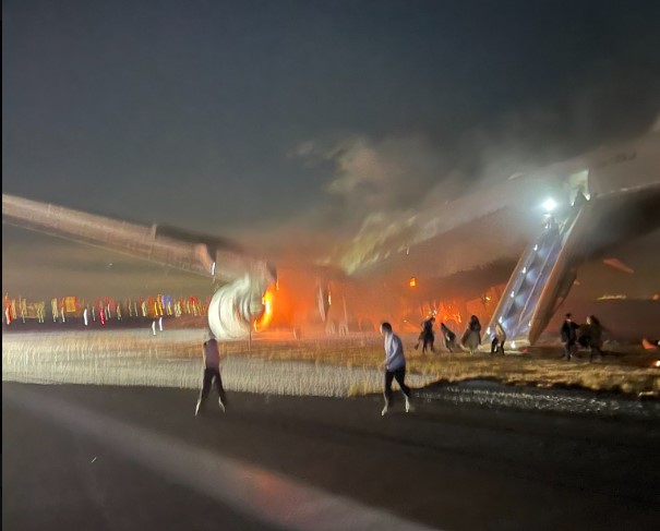 Momentos de terror y angustia vivieron pasajeros del avión de Japan Airlines tras choque en pista