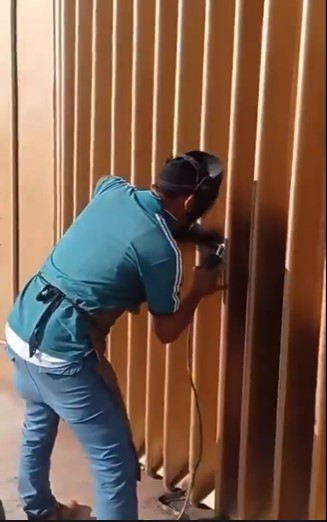 Soldador destruye el acordeón más grande de Colombia luego que no le pagaran su trabajo