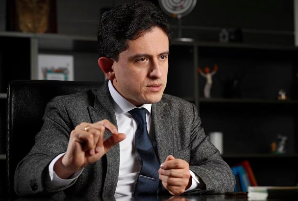 No emitir factura electrónica puede ser indicio de evasión de impuestos, según director de la DIAN