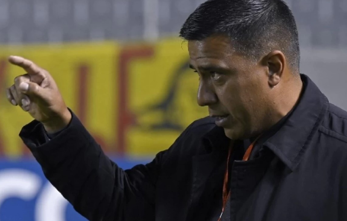 César Farías fue presentado oficialmente como DT del América de Cali