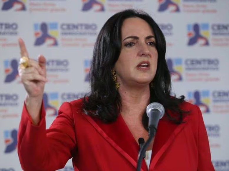 Senadora Cabal radicó denuncia contra el presidente Petro por participación en política