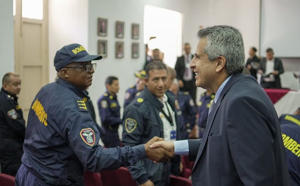 Bomberos y Gobierno Nacional acuerdan medidas para mejorar condiciones laborales y financiamiento