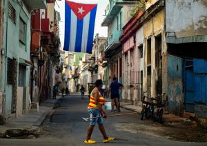 Cubanos salen por miles en medio de nuevo fenómeno de éxodo masivo