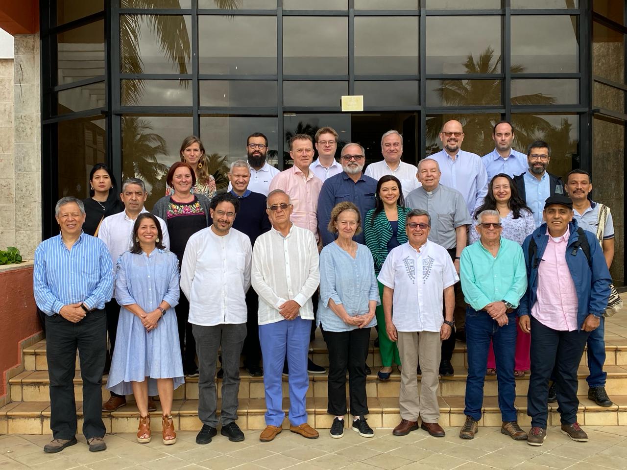 Delegaciones del Gobierno y el ELN en Cuba Foto: x.com/mindefensa