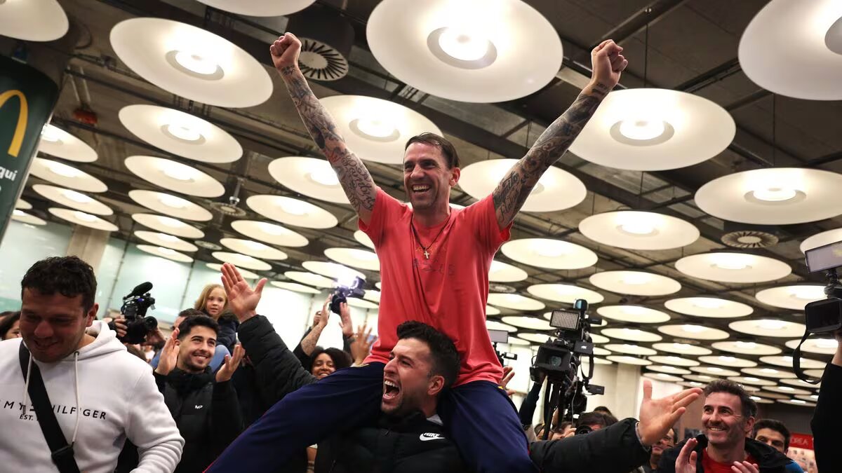 Santiago Sánchez Cogedor en el aeropuerto de Madrid. Foto: elpais.com