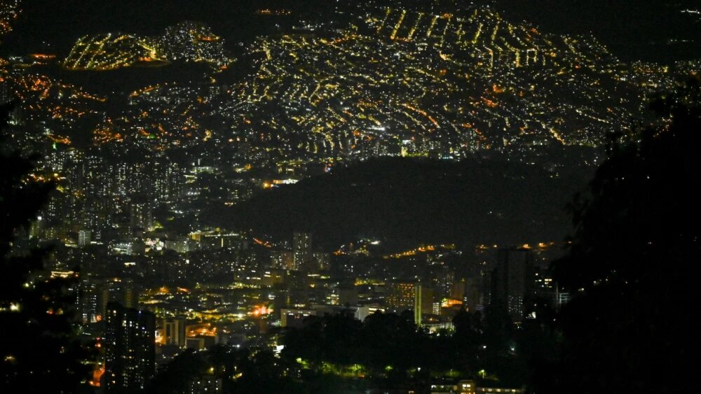 Medellín de noche. Foto: AFP