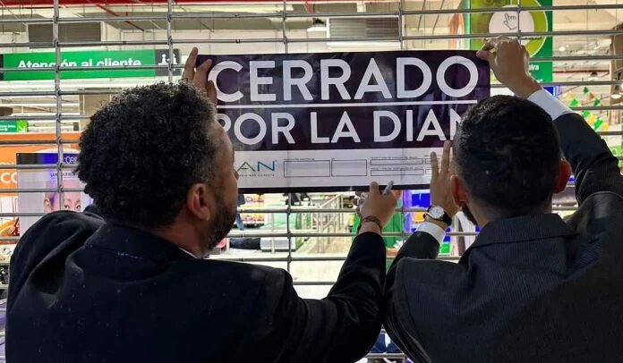 Cierre de establecimientos por la DIAN. Foto: DIAN