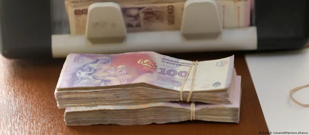 Argentina aumenta salario mínimo un 30% . Foto: AP