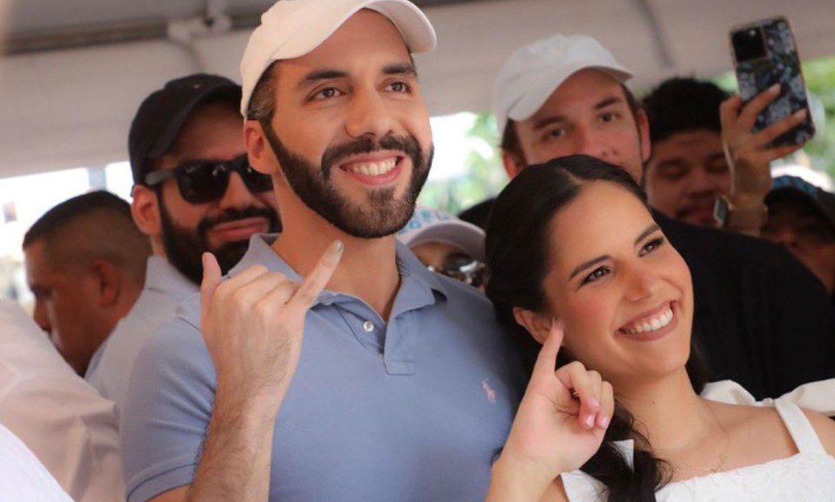 Nayib Bukele no espera boletín oficial y se proclama presidente de El Salvador